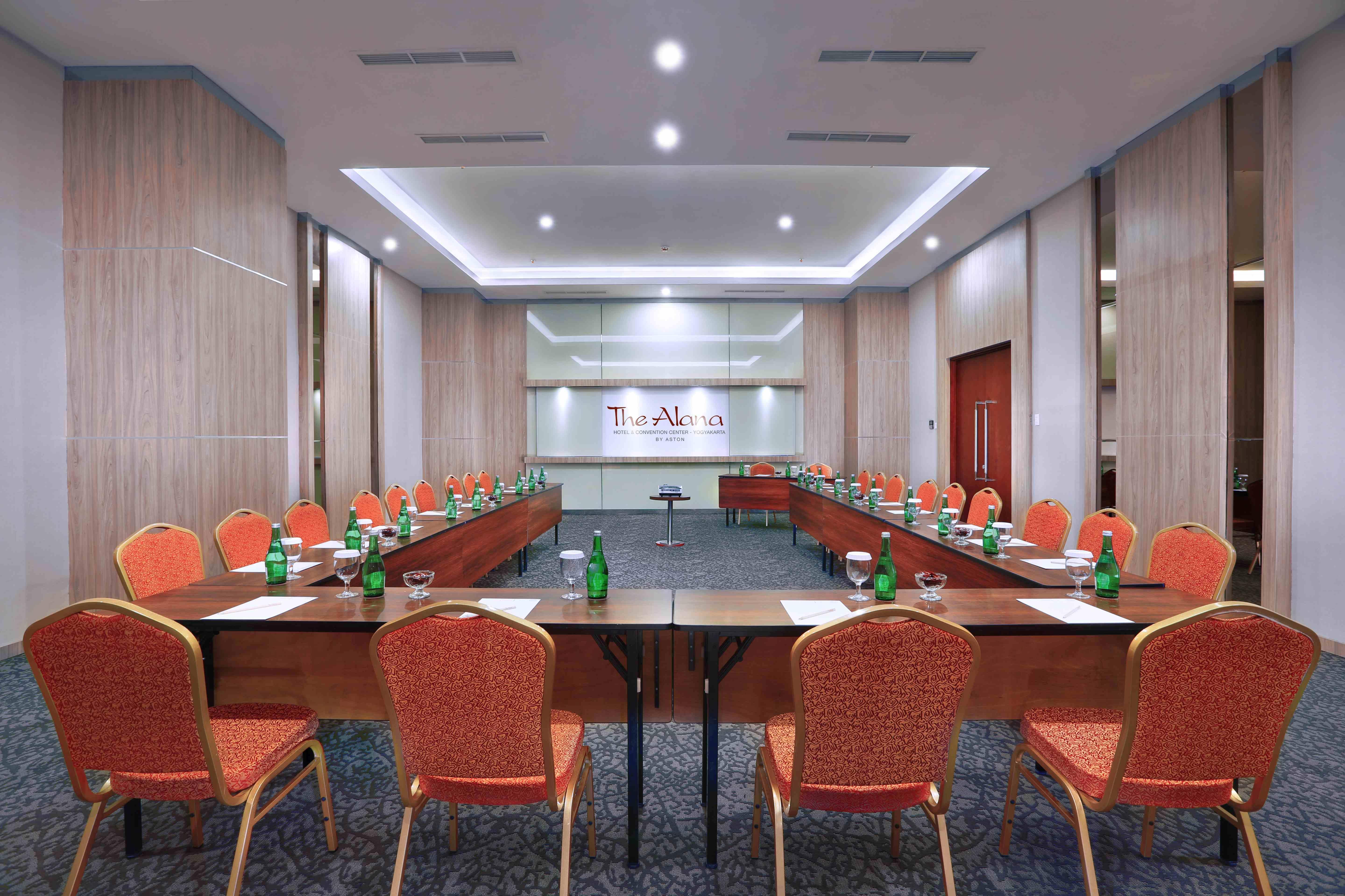 The Alana Yogyakarta Hotel And Convention Center Sleman  Exterior photo