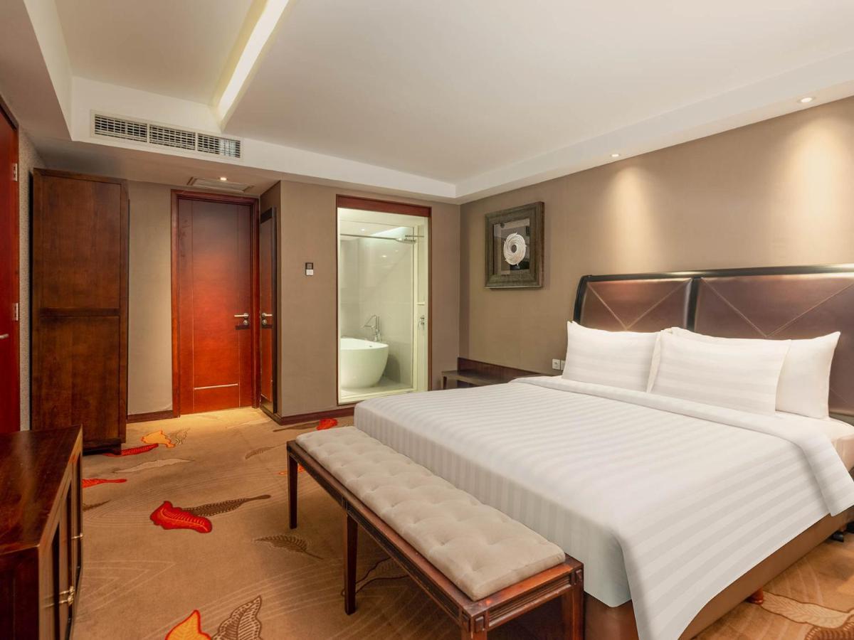 The Alana Yogyakarta Hotel And Convention Center Sleman  Exterior photo