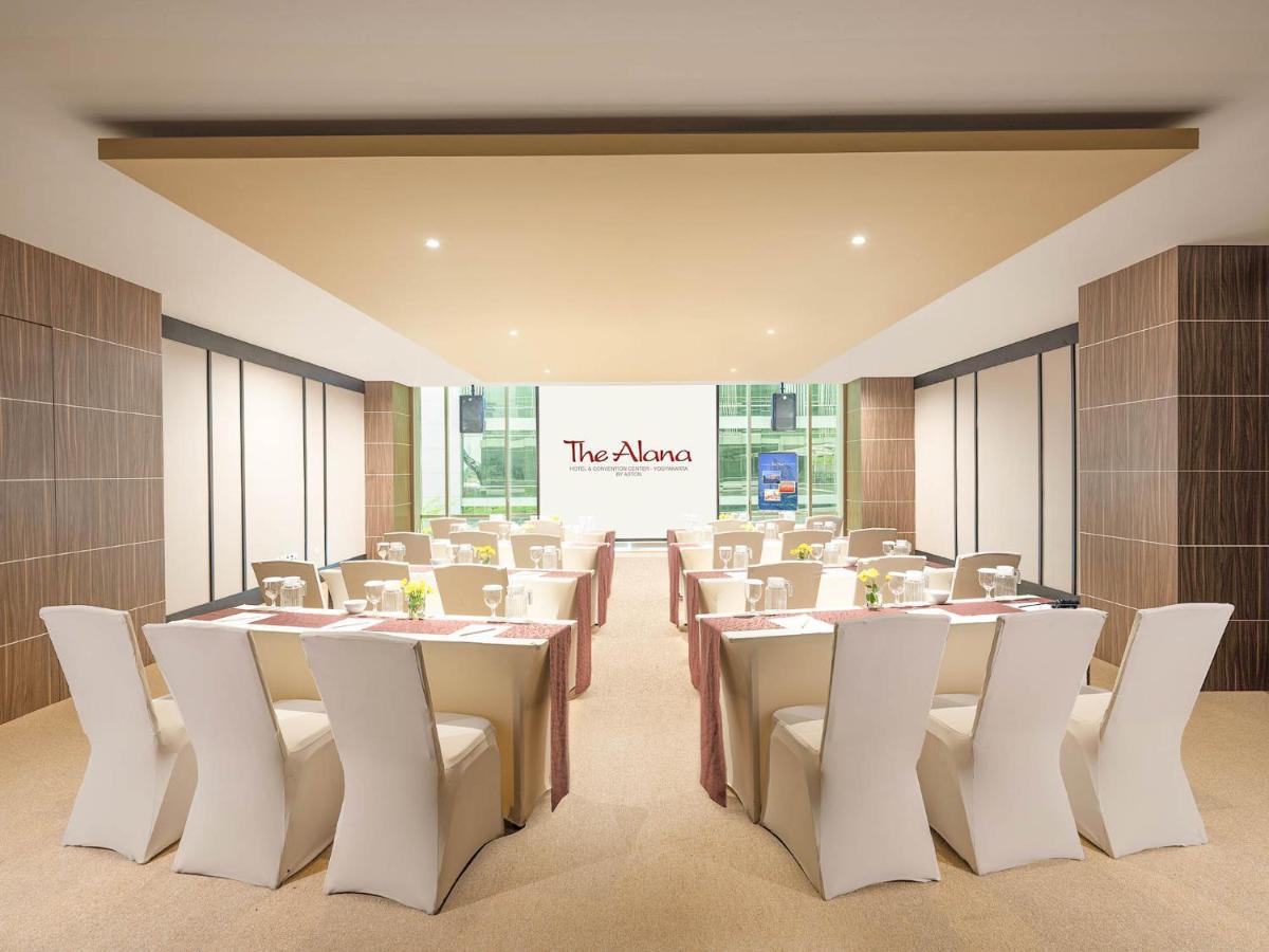The Alana Yogyakarta Hotel And Convention Center Sleman  Exterior photo
