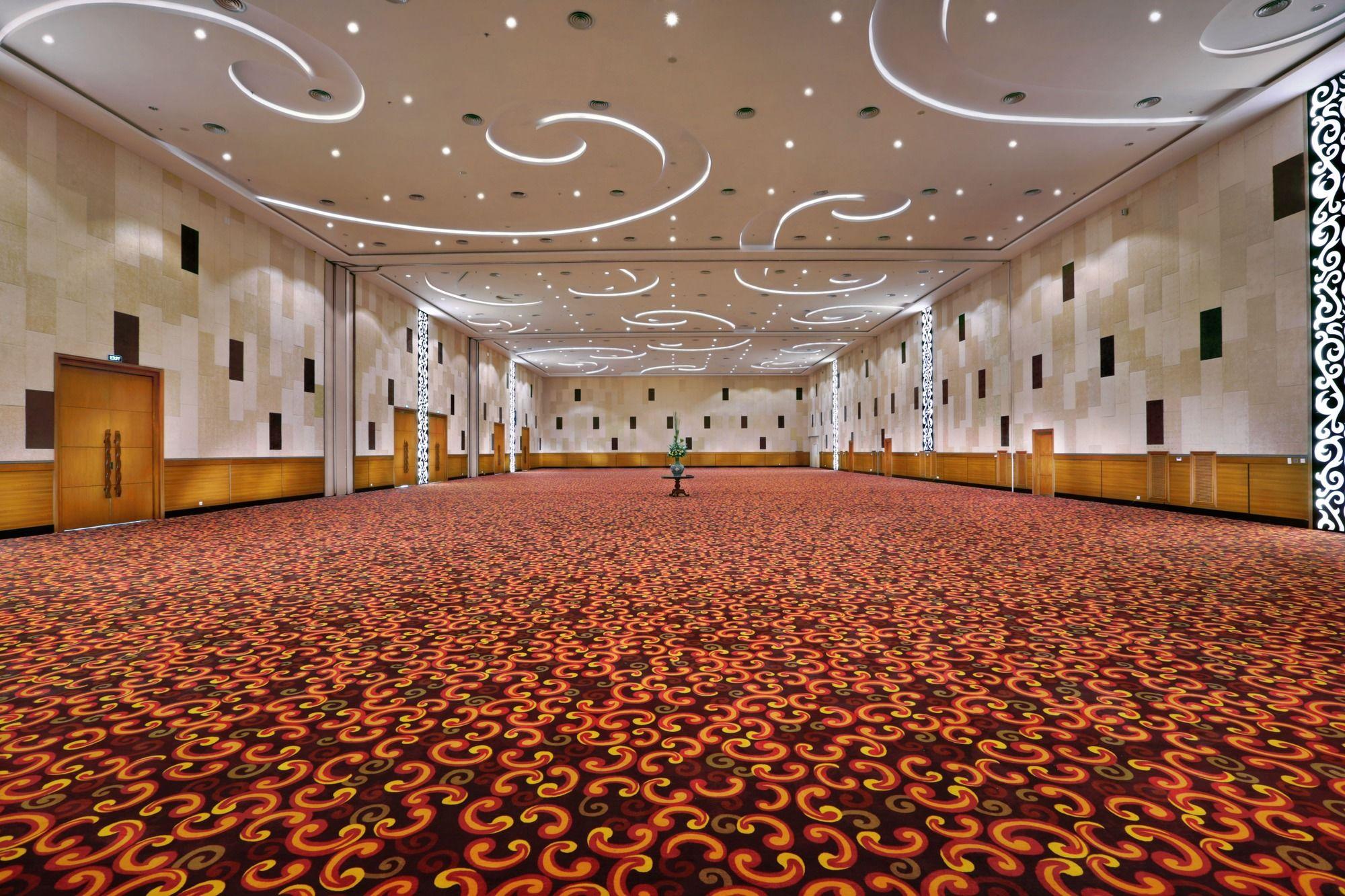 The Alana Yogyakarta Hotel And Convention Center Sleman  Exterior photo